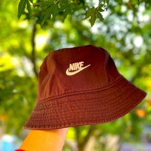NIKE BUCKET HAT